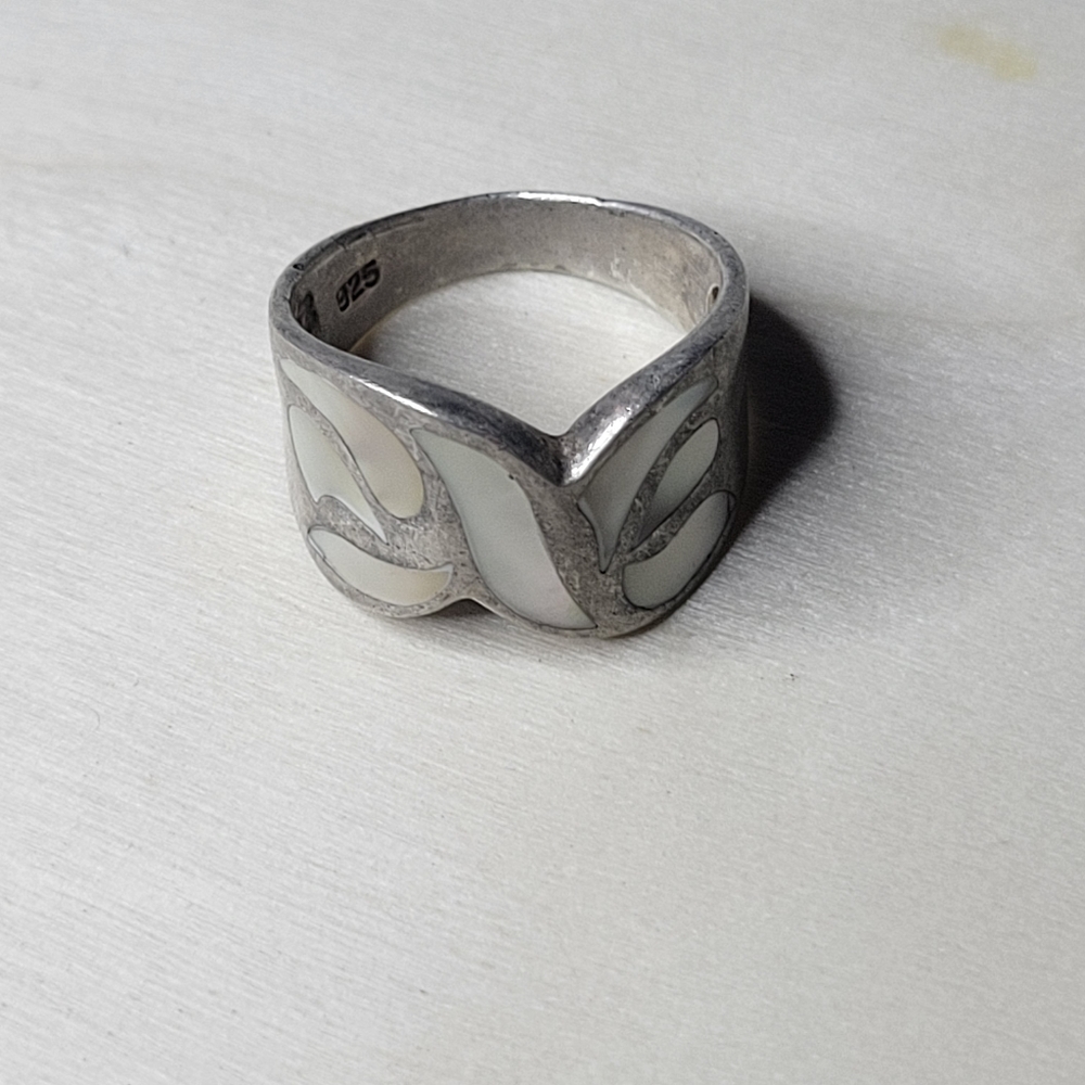 Shell sterling silver ring